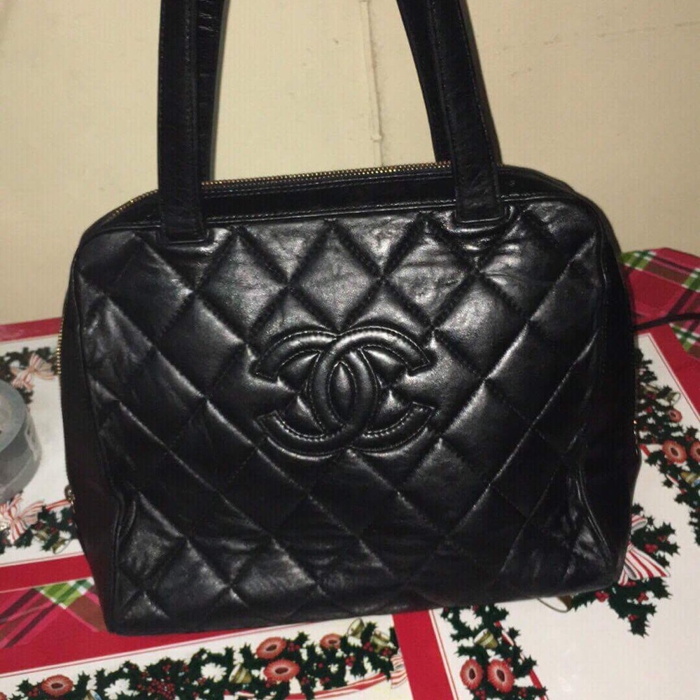 Super vintage authentic Chanel purse.