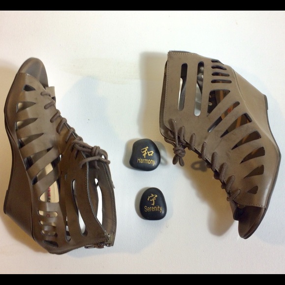 JustFab Shoes - JustFab Wedge Gladiator Sandals. Size 9 Brown JustFab Shoes - JustFab Wedge Gladiator Sandals. Size 9 Brown