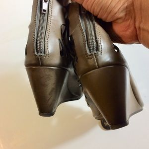 JustFab Shoes - JustFab Wedge Gladiator Sandals. Size 9 Brown JustFab Shoes - JustFab Wedge Gladiator Sandals. Size 9 Brown