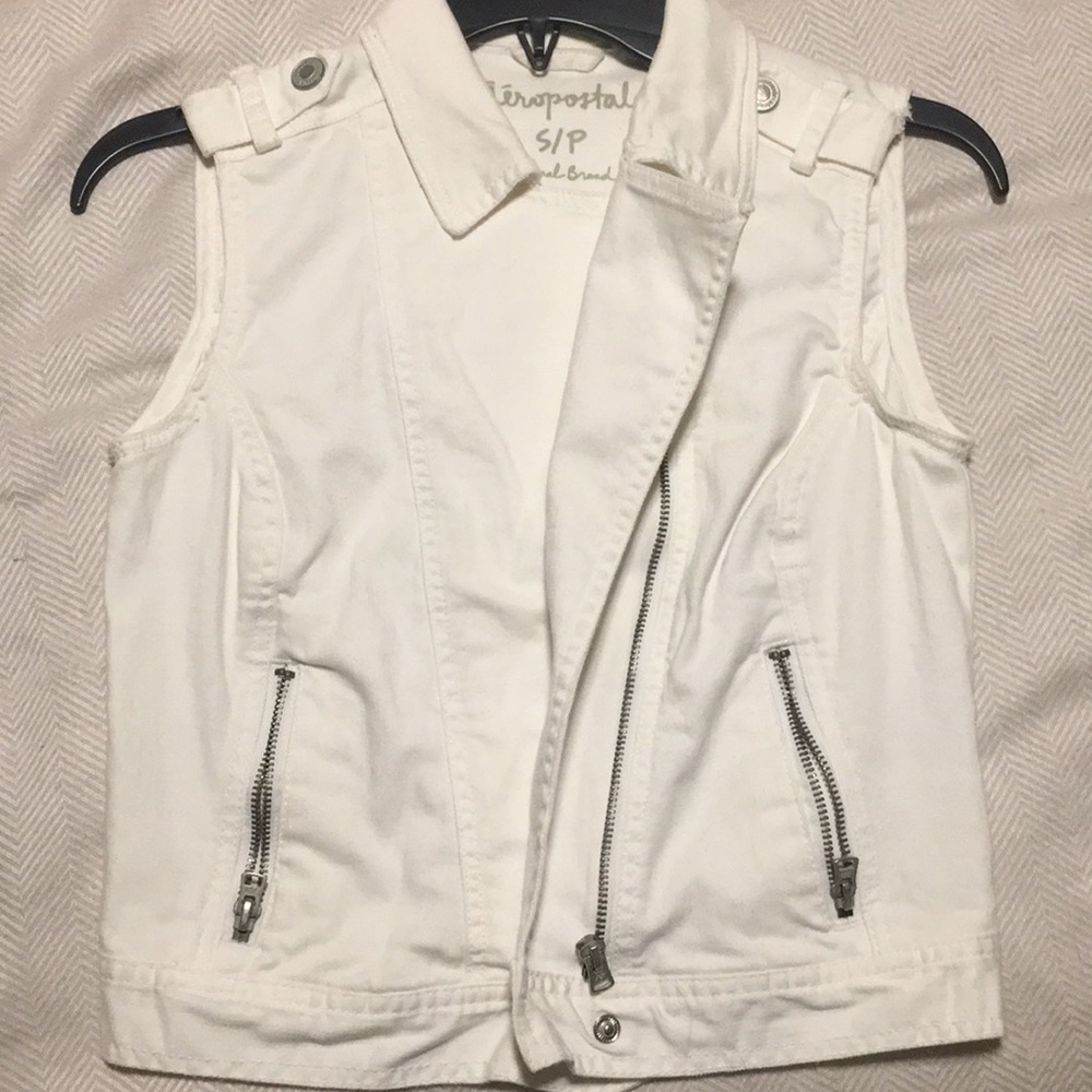 White vest