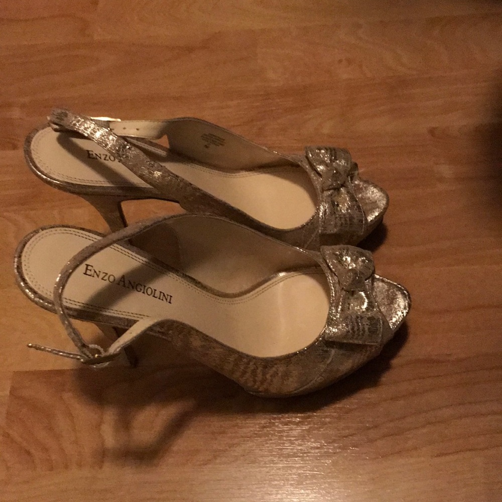 Enzo Angiolino gold open toe pumps - size 8