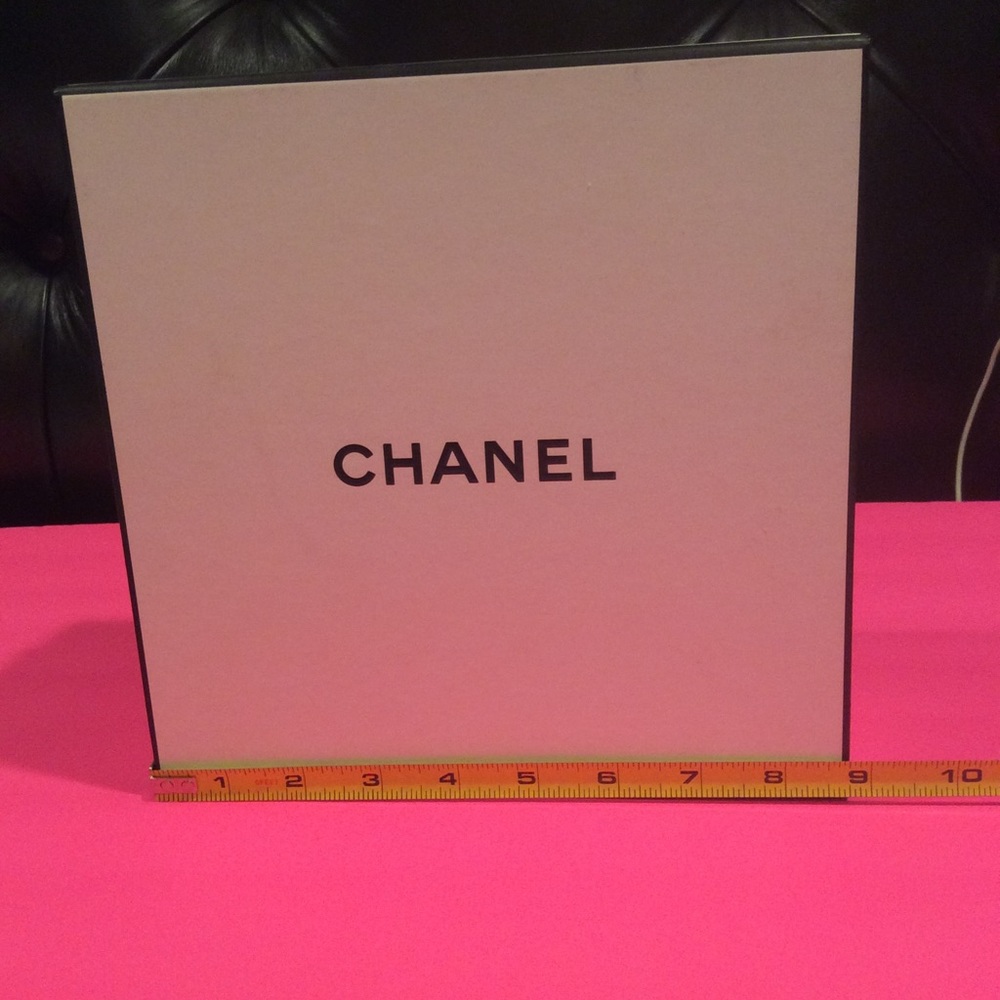 Chanel Square Gift Boxes - Picture 2 of 7