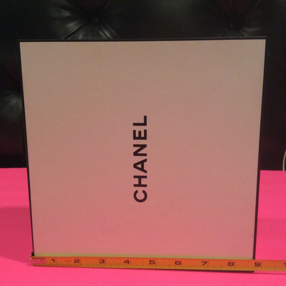Chanel Square Gift Boxes - Picture 3 of 7