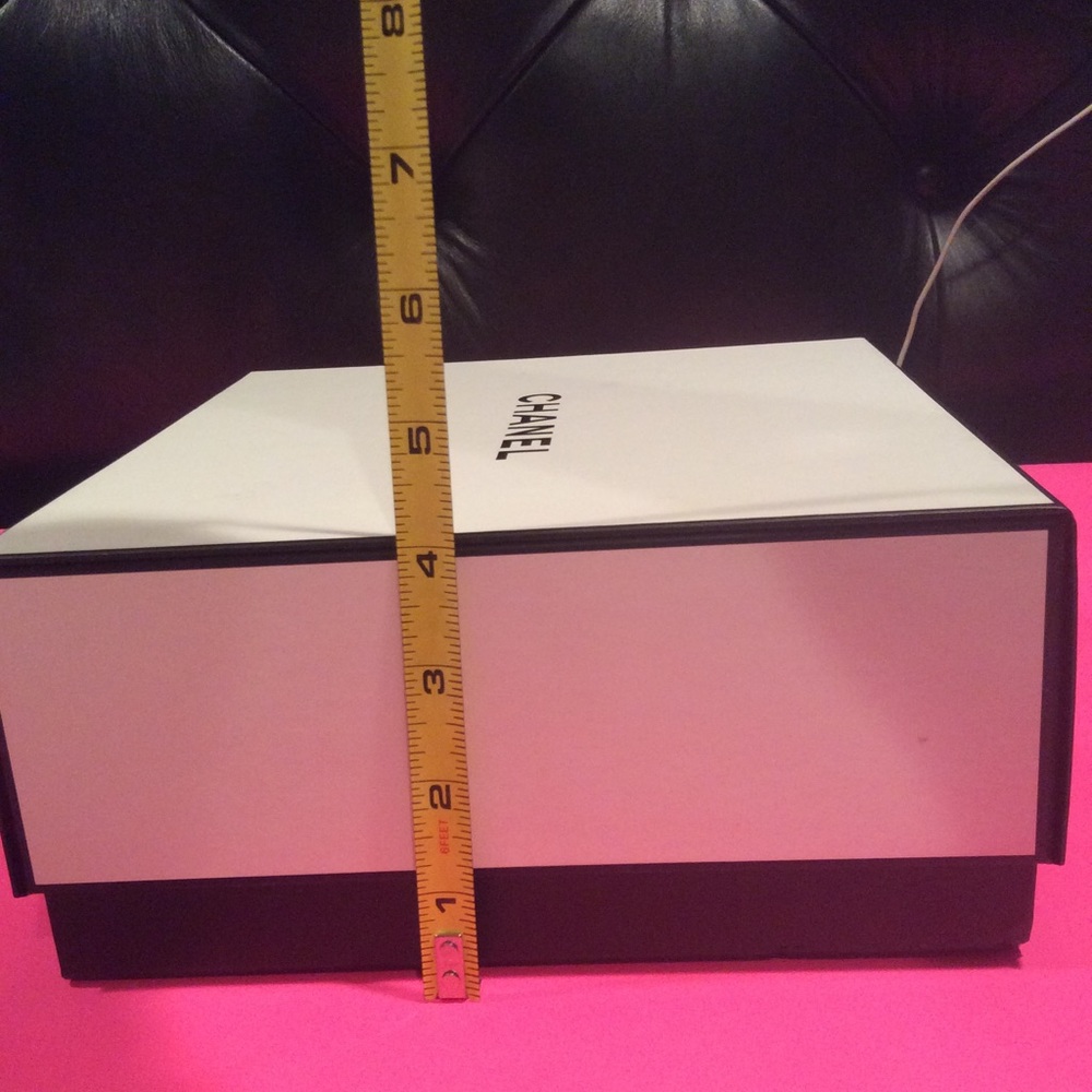 Chanel Square Gift Boxes - Picture 4 of 7