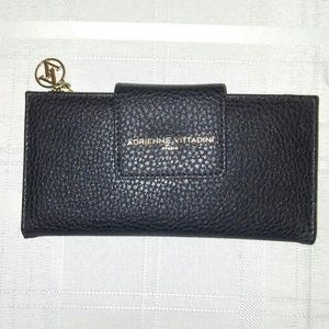 Black Adrienne Vittadini leather wallet