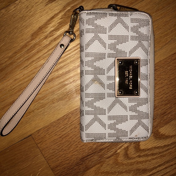 Michael Kors Handbags - Michael Kors Wallet