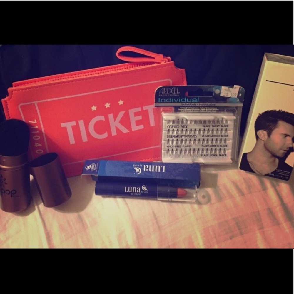 Makeup/Parfum Bundle - Picture 1 of 5