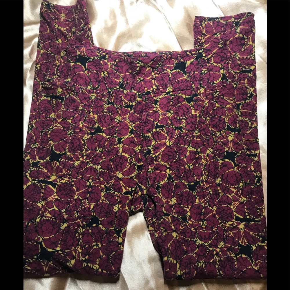🌸 LULAROE “crackled” flower leggings OS