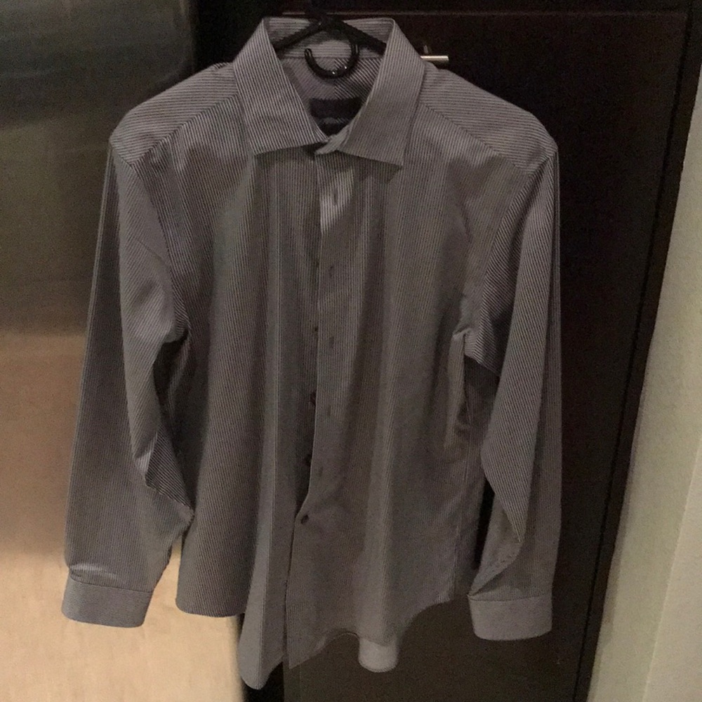 Men’s Calvin Klein dress shirt. 16 34-35