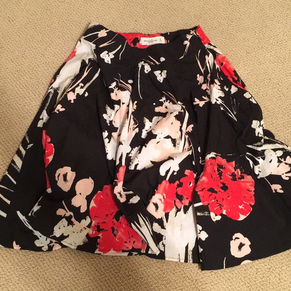 Abercrombie circle skirt. Like new size M black*~