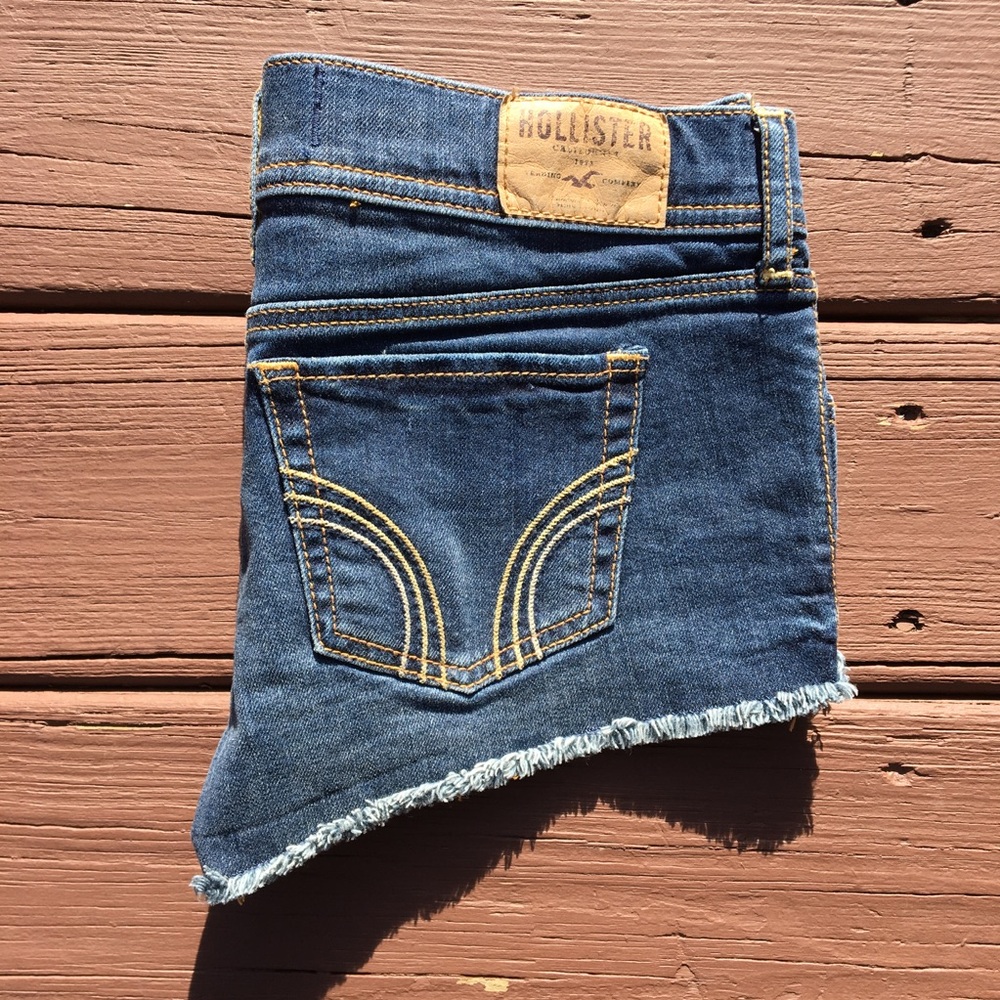 NWOT Hollister Jean Shorts - Picture 4 of 5