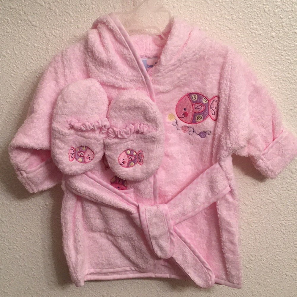 🌸 NWOT Just Born Baby Bath Robe with Slippers🌸