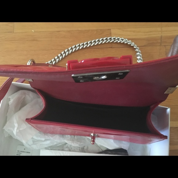 SOLD. Chanel, new medium, boy bag in patent red. - Picture 4 of 8