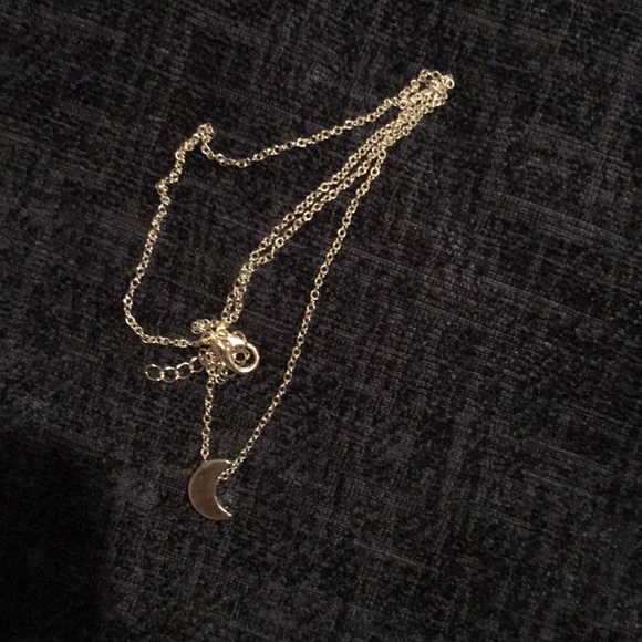 💐TINY SILVER CRESCENT MOON NECKLACE💐 - Picture 4 of 4