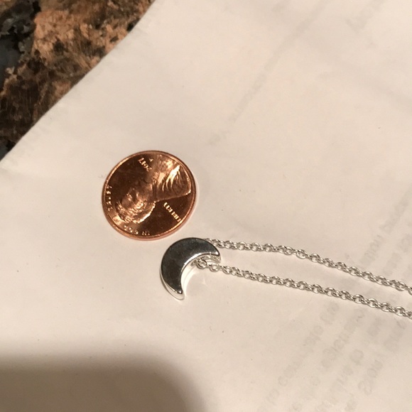 💐TINY SILVER CRESCENT MOON NECKLACE💐 - Picture 3 of 4