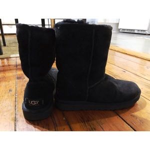 Short Black Uggs