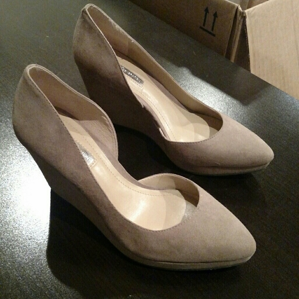 BCBG Taupe Suede Wedges