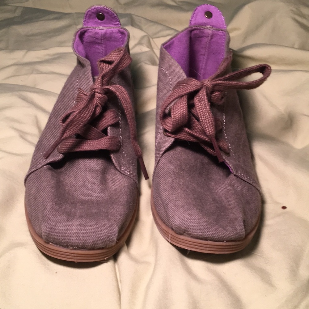 Canvas shoes