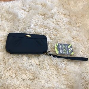 Navy blue wristlet great for traveling