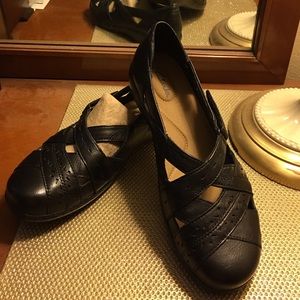 Clark’s Ashland River, black, size 11, never worn