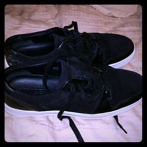 Vince Shoes - Vince size 9 black sneakers Vince Shoes - Vince size 9 black sneakers