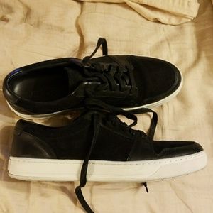 Vince Shoes - Vince size 9 black sneakers Vince Shoes - Vince size 9 black sneakers