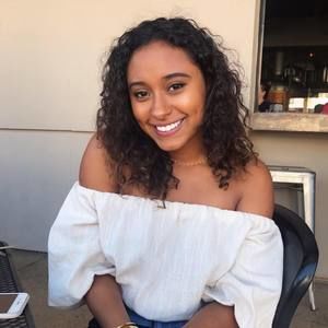 Meet your Posher, Alexia