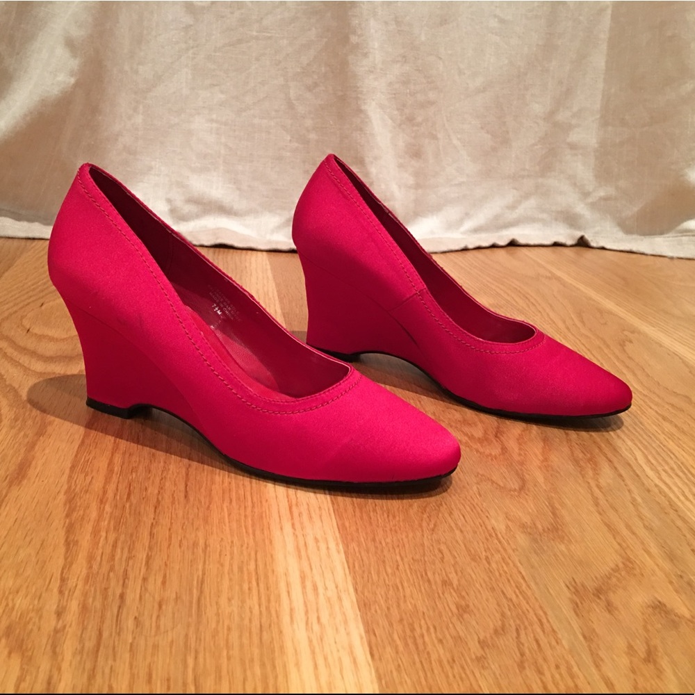 Red BOUQUETS Wedge Heels