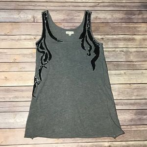 5️⃣ for $15 UO sequined tank- Small