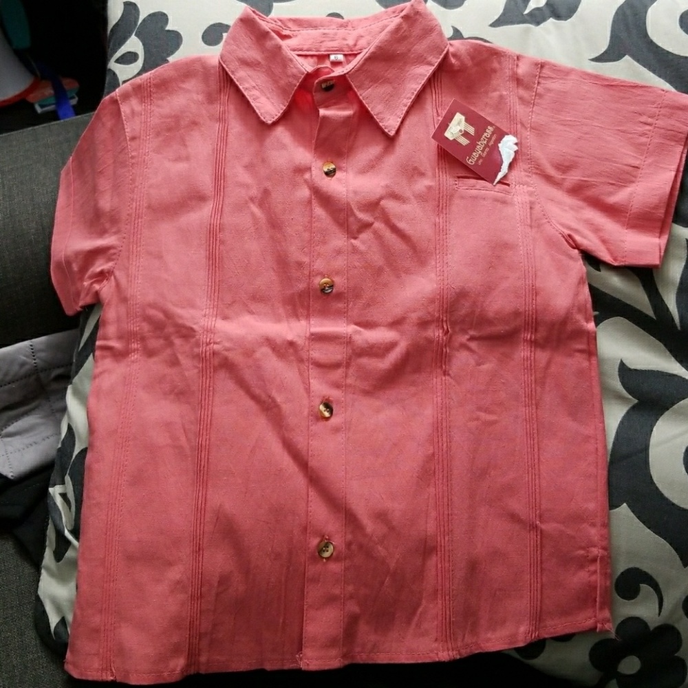 Coral guayabera