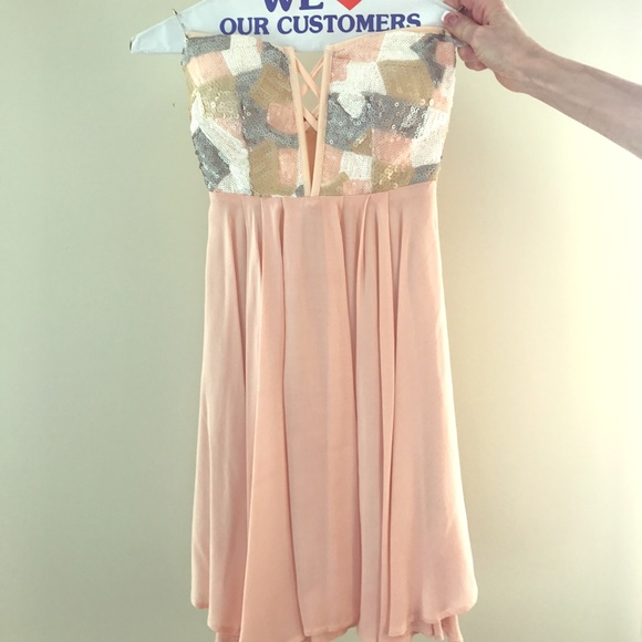 Pretty peach mini  strapless dress - Picture 1 of 5