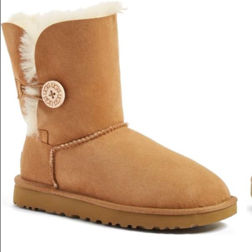Button Uggs Short