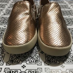 Madden Girl Swiivell Rose Gold Embossed Shoes