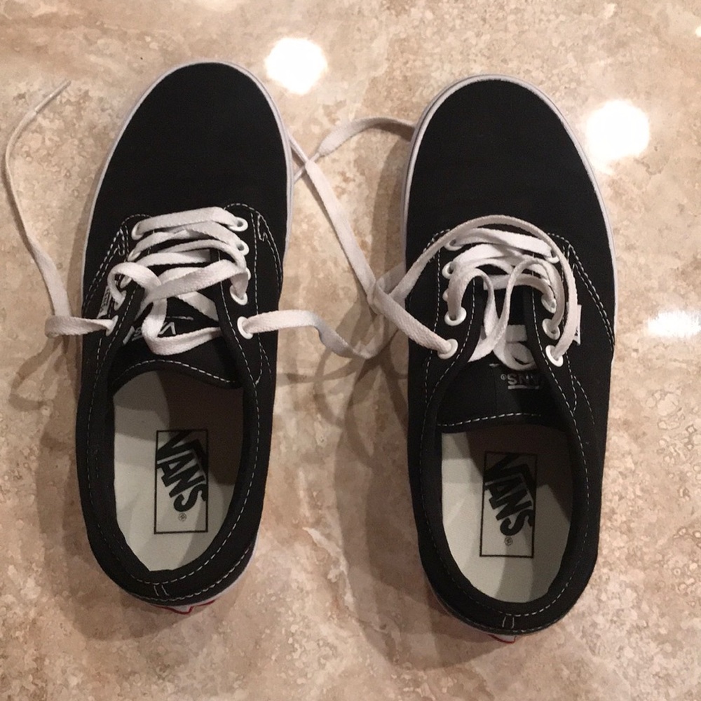 NWT! VANS low-top classic black sneakers