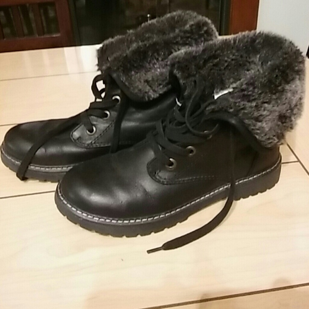 Fur lined winter boots