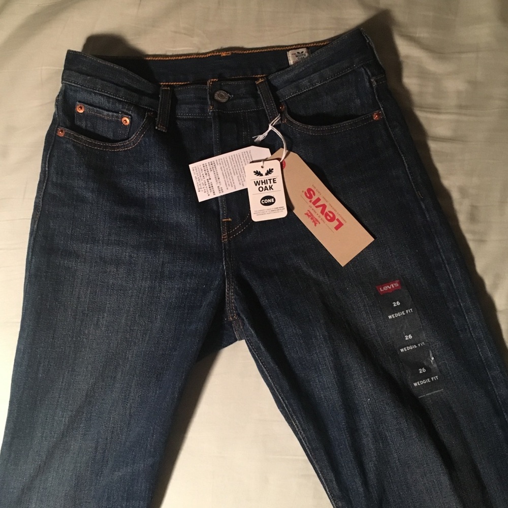 Levi’s Wedgie Fit High Rise Slim White Oak Size 26