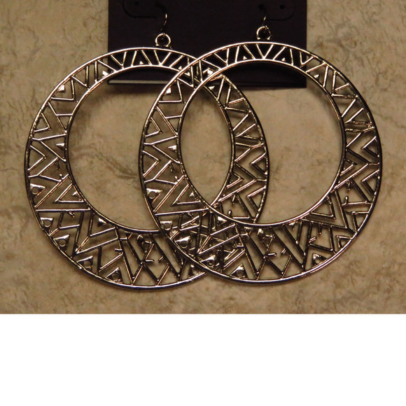 Bebe large antique silver earring NWOT bbe35nc - Picture 3 of 3