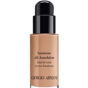 Giorgio Armani Makeup - Giorgio Armani luminous silk 4.5 Giorgio Armani Makeup - Giorgio Armani luminous silk 4.5