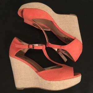 Black Poppy Wedges