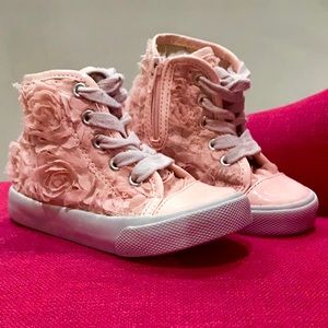 💵 SOLD* Girls 7 Rose Hightop’s used