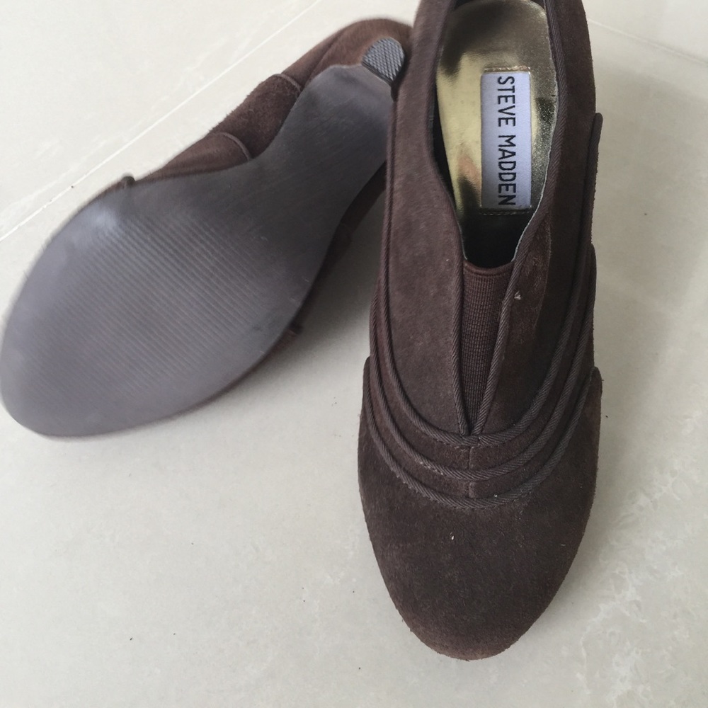 Steve Madden Brown Suede booties size 6