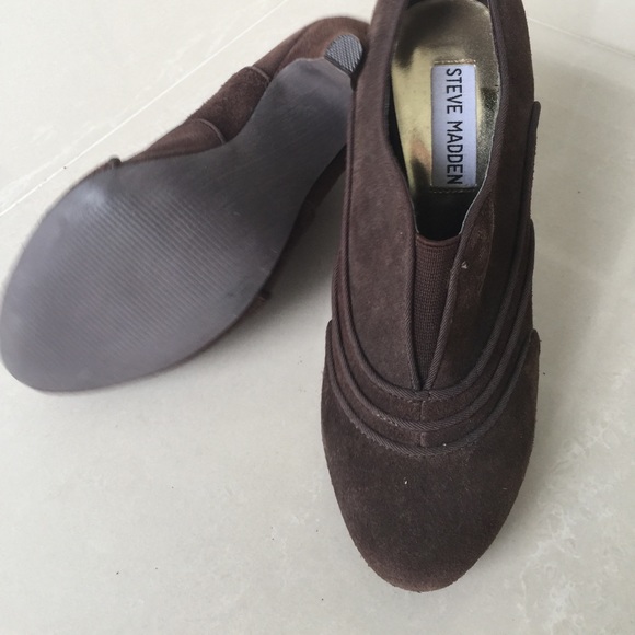Steve Madden Shoes - Steve Madden Brown Suede booties size 6