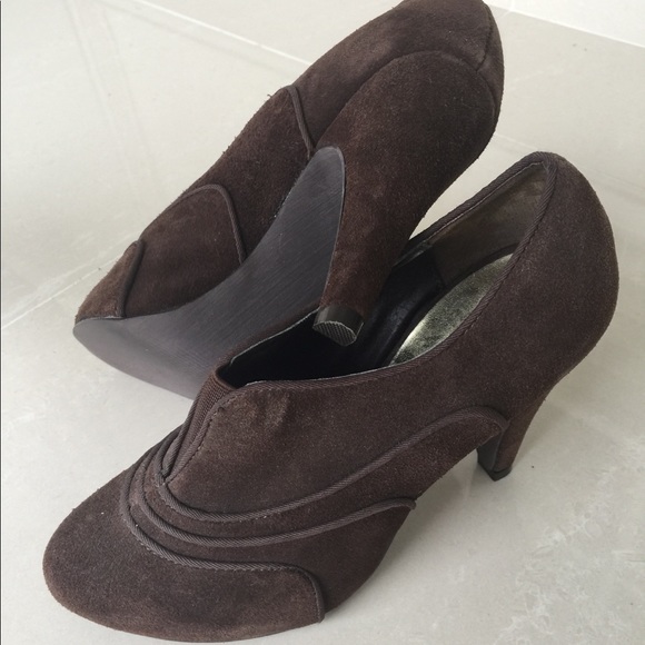 Steve Madden Brown Suede booties size 6 - Picture 3 of 8
