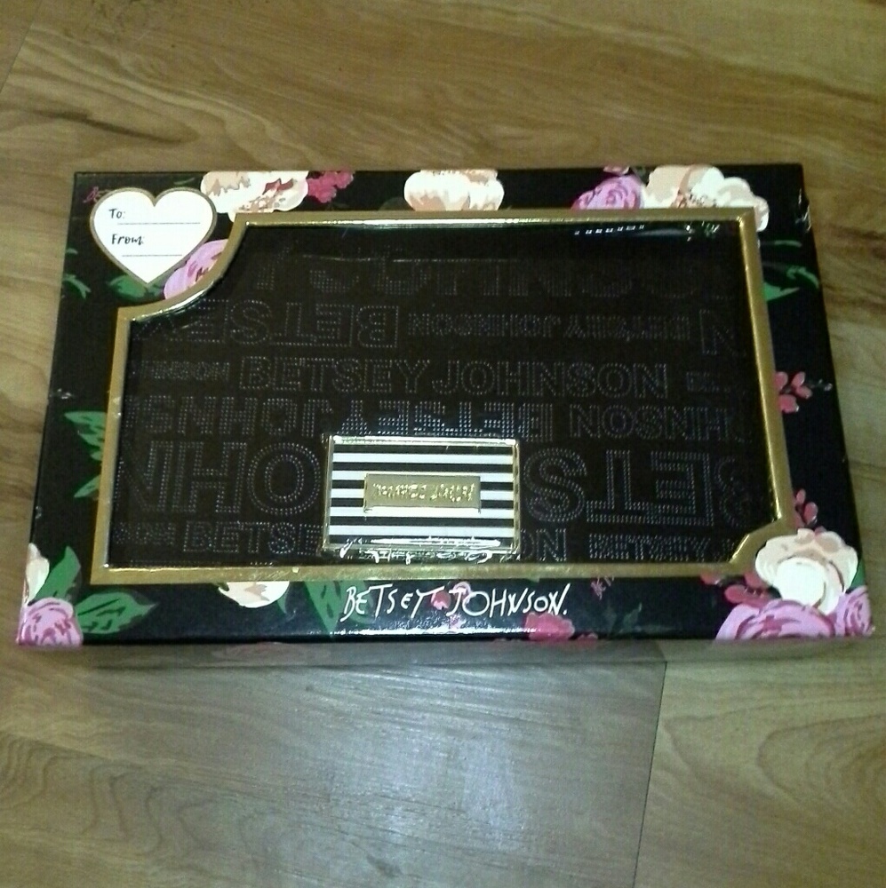 Betsey Johnson Wristlet -NWT