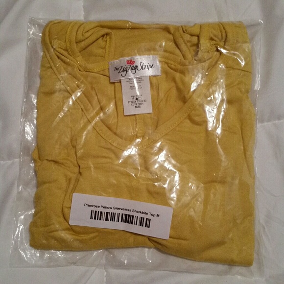 Zig Zag Stripe Boutique Sleeveless Sharkbite Top - Picture 2 of 3