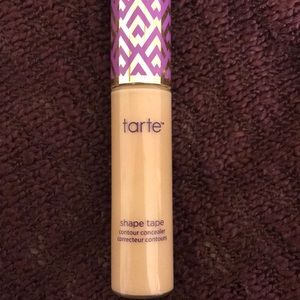 ✨TARTE SHAPE TAPE CONCEALER IN LIGHT MEDIUM✨