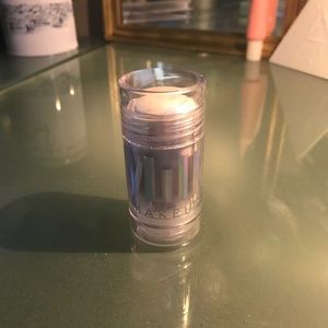 Milk makeup holo highlight