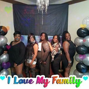 Meet your Posher, Elaine