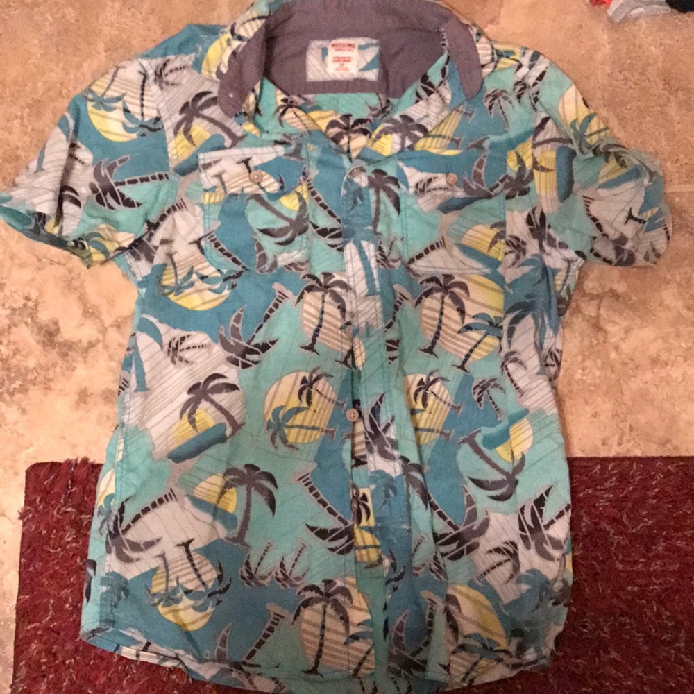 Hawaiian Shirt men’s S (fits like womens M)