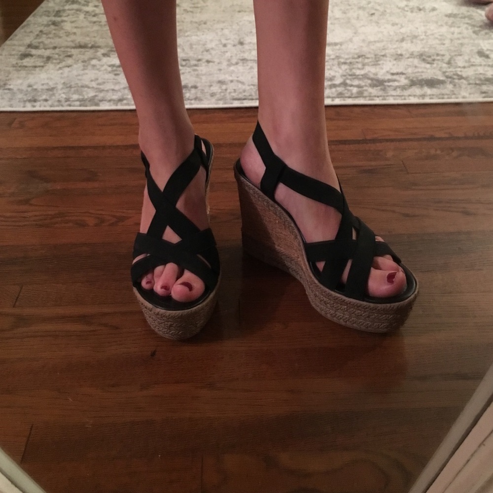 black wedges